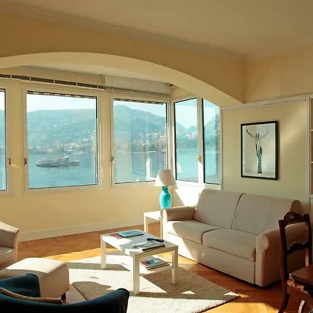 View 9 * Como